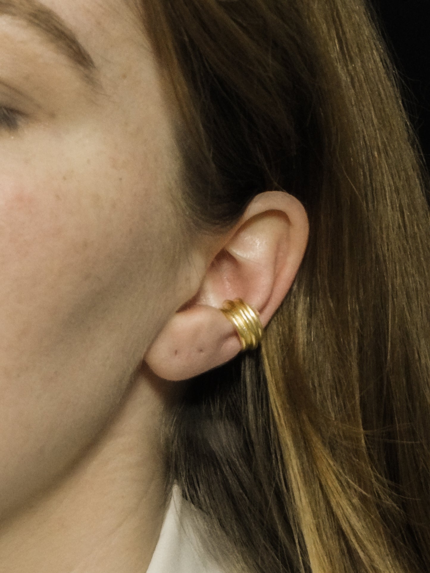 Column Base Bold Earcuff [Gold]